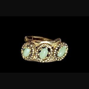 Celebrity New York Gold Tone Three Stone Simulated Jade Costume Jewelry Size 7